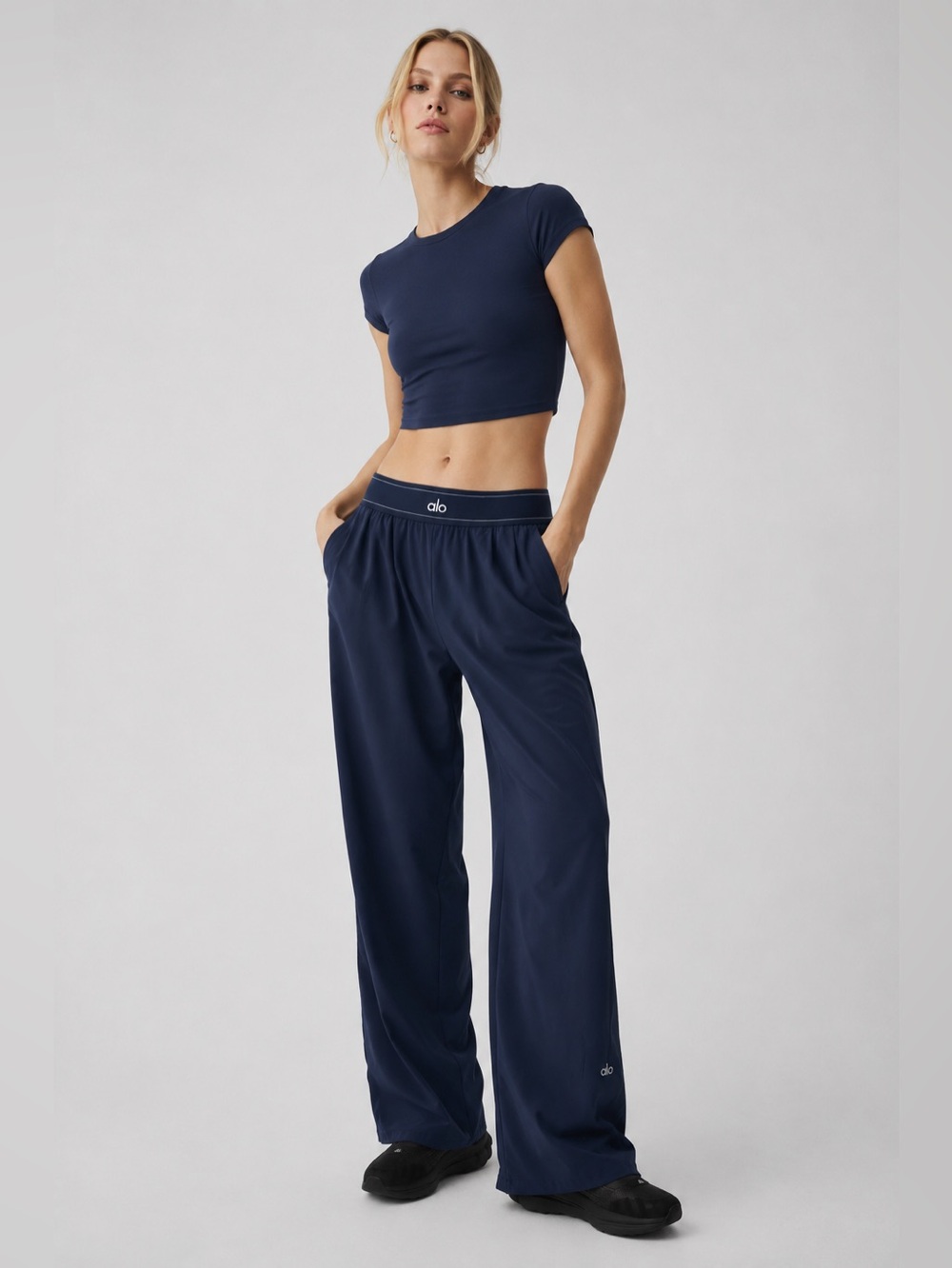 Auth ALO Yoga Set Alosoft Crop Finesse Short Sleeve With Suit Up Trouser Navy